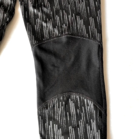 NIKE Dri-Fit Running, One zippered Pocket Leggings/Preowned - Picture 14 of 17